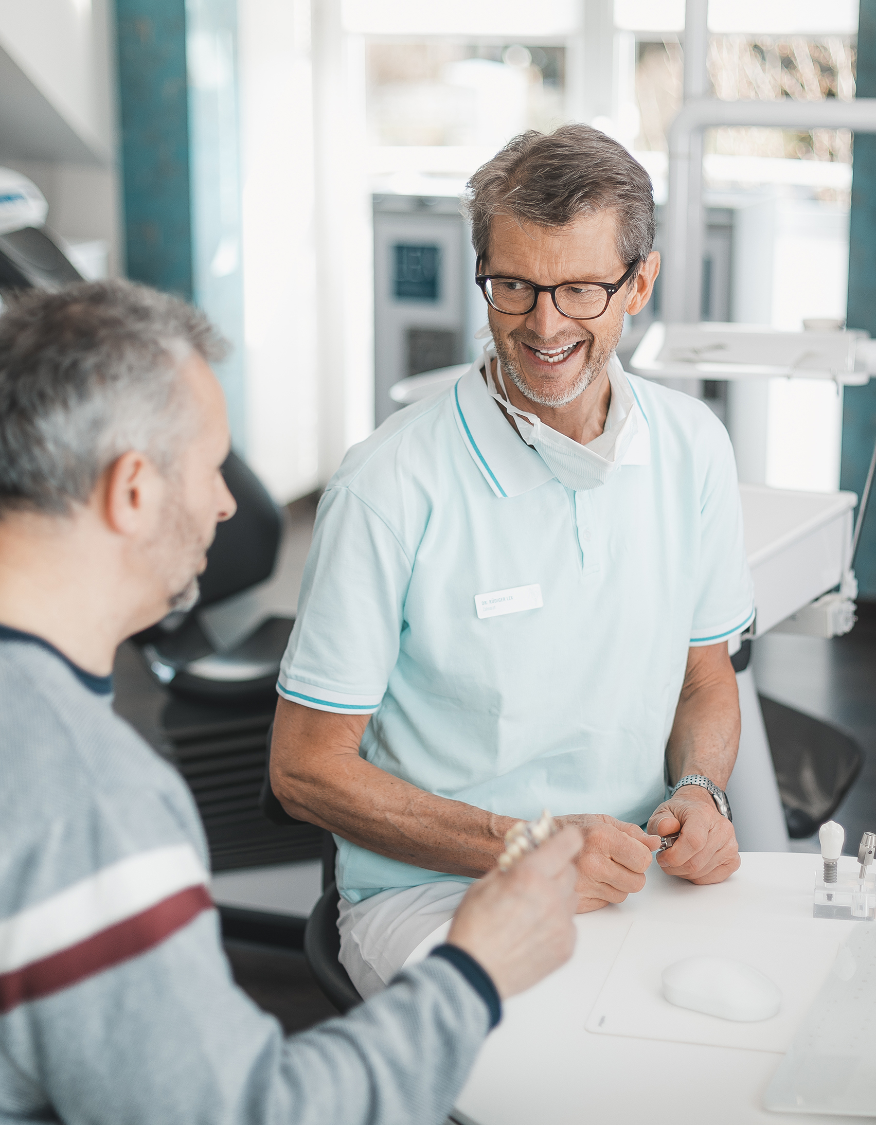 Dr. Lex spricht mit Patient